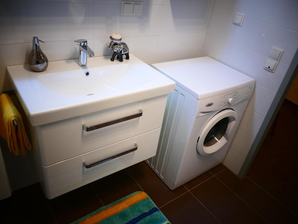 Chads City Apartment Mit Tiefgarage Free Parking Graz Exterior foto